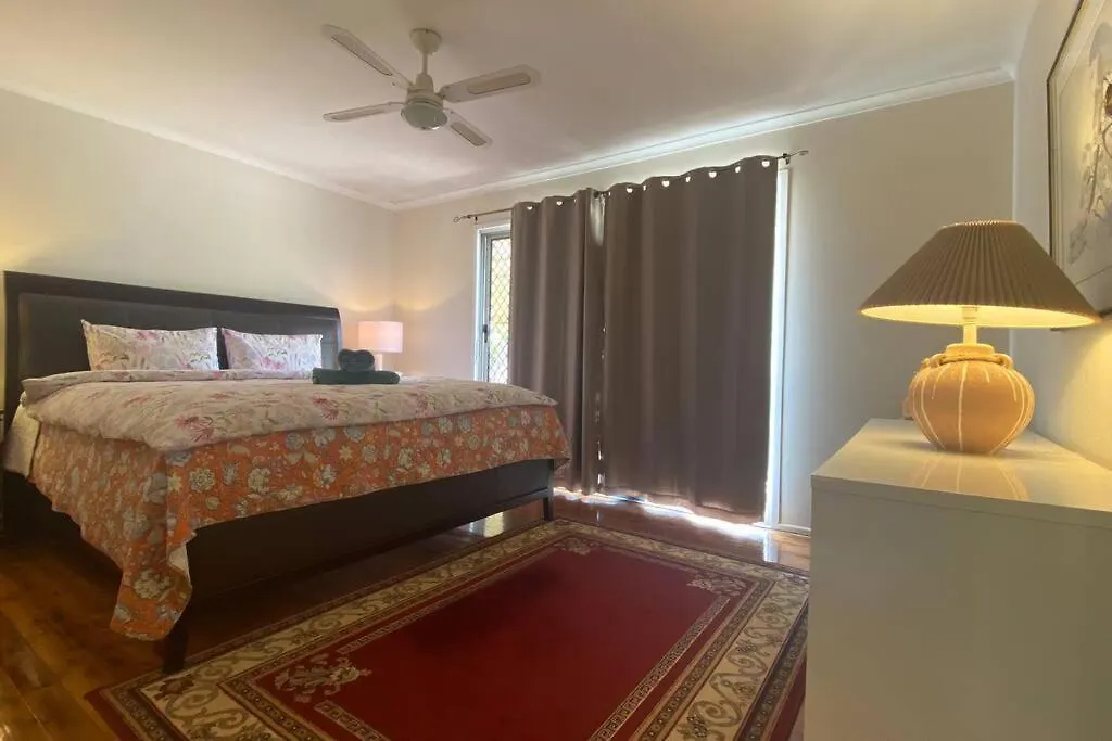 بيت للعطل Spacious 4-Bedroom House In A Shared Property توومبا