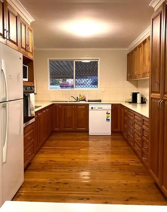 بيت للعطل Spacious 4-Bedroom House In A Shared Property توومبا