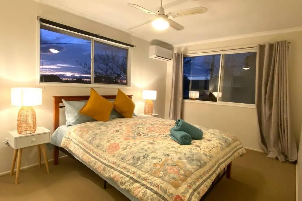 Spacious 4-Bedroom House In A Shared Property توومبا 0*,